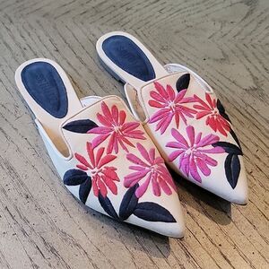 Floral embroided loafer mules size 7.5 Schutz New never worn, defect see pic.